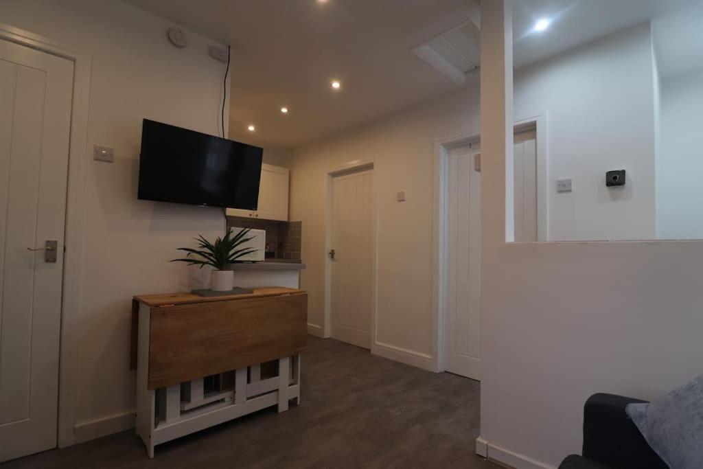 Cosy Two Bedroom First Floor Apartment Birmingham Exterior photo